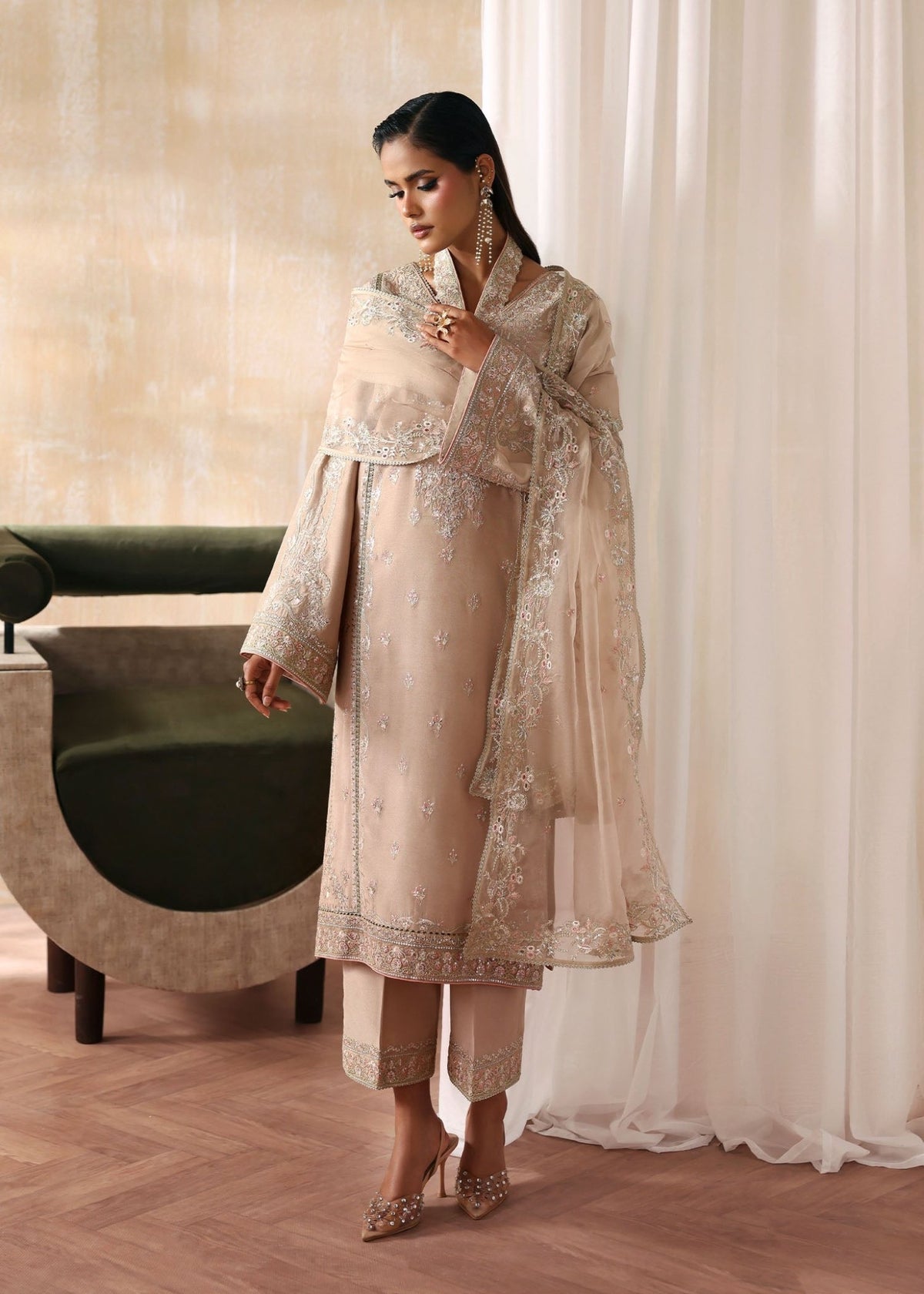 Hooria beige organza dupatta detail - Kanwal Malik luxury pret