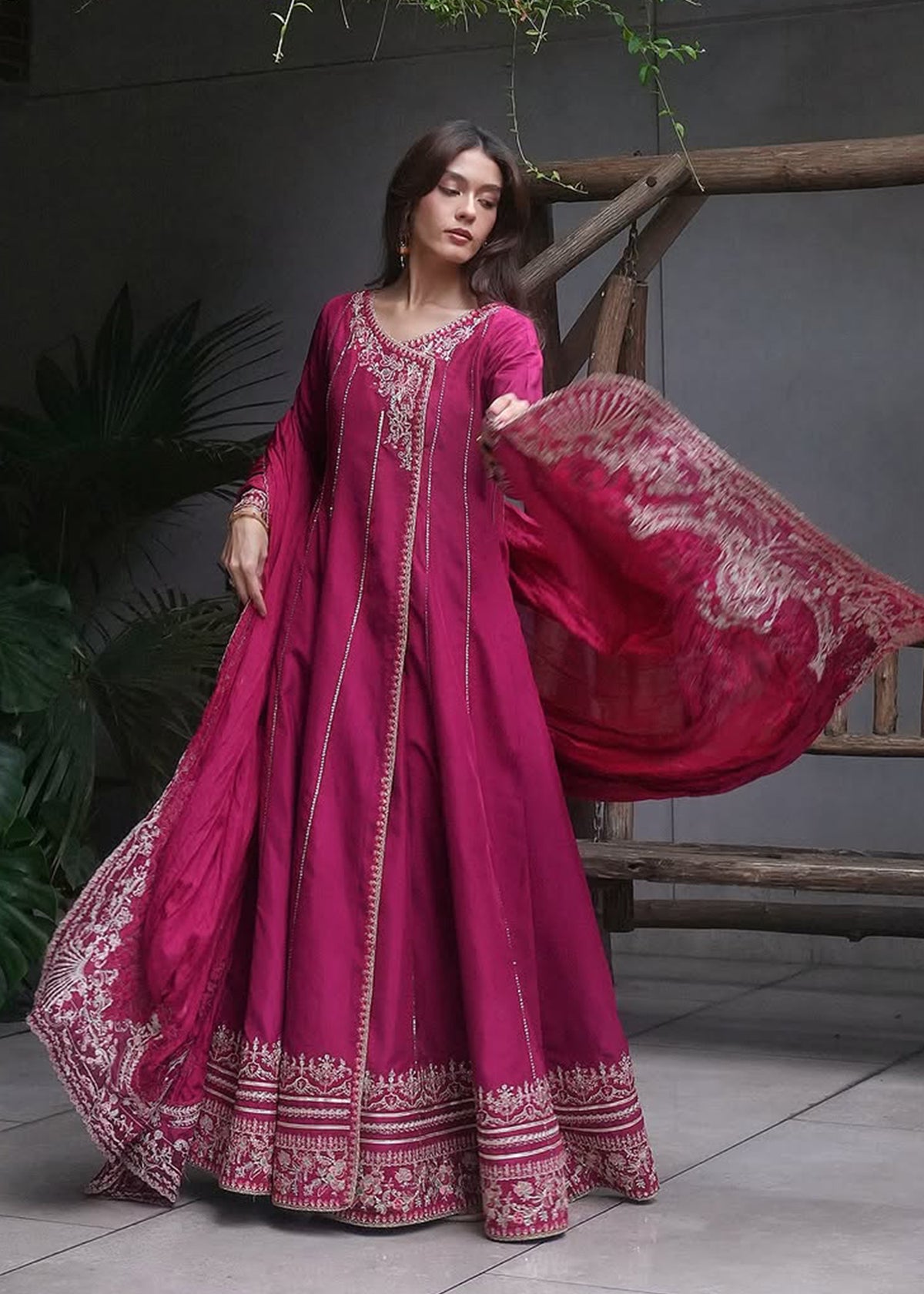 Laiya fusia detail view - Kanwal Malik luxury pret