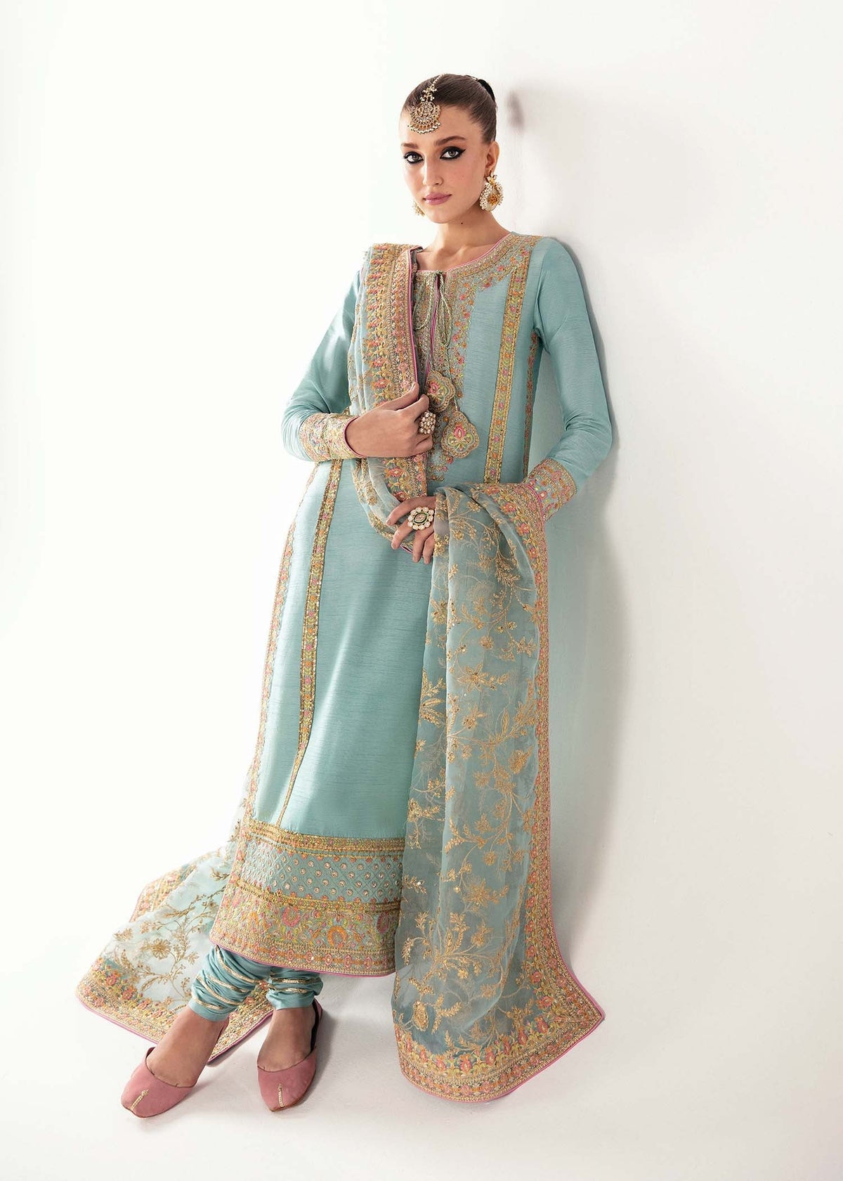 Manjeh ferozi ensemble side view - Kanwal Malik