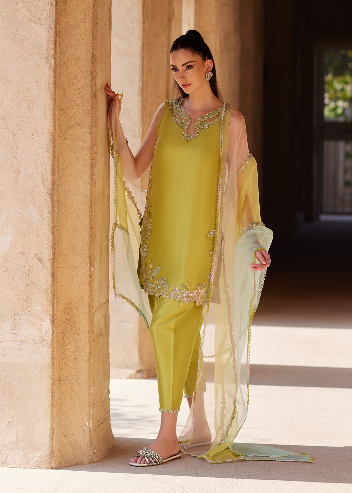 Sia parrot green three-toned dupatta detail - Kanwal Malik